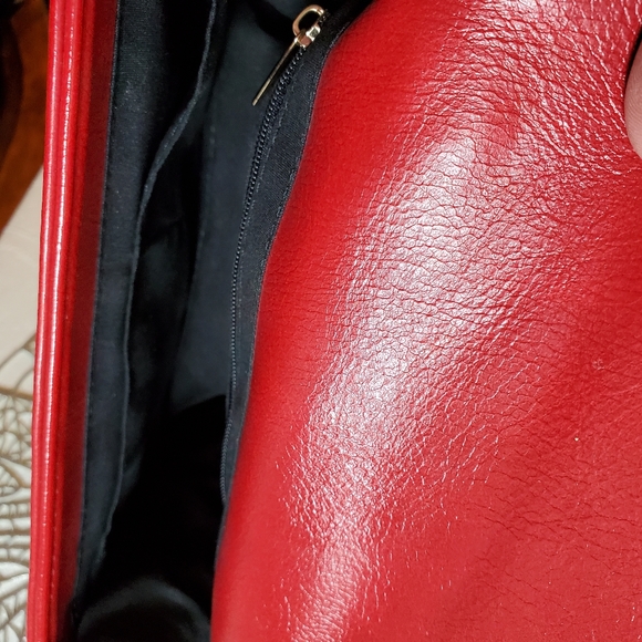 BP Red Fold Over Flap w/ Snap Closure Bag *NwT* - Picture 5 of 9